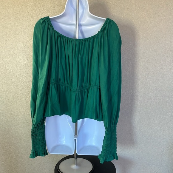 Green blouse with elastic sleeves on or off shoulder - Picture 3 of 5